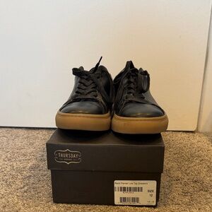 Thursday Everyday Mens Black Low Top Sneakers